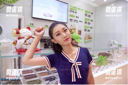AISS爱丝(钻石版) - 赵梦洁带来的奶牛美图：果然，草原上的少女都有一套。