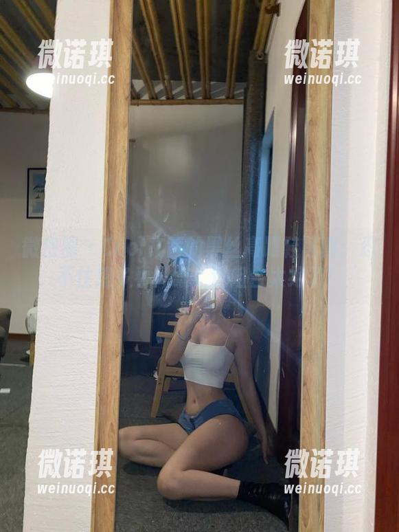 微密圈 - Cool文茜的黑丝高跟鞋写真：忍不住想多看几眼，这组合太绝了！