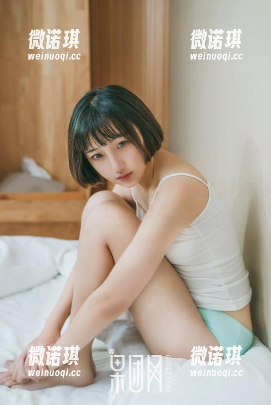 GIRLT果团网 - 教室里，尹意纯的私拍不仅仅是课本