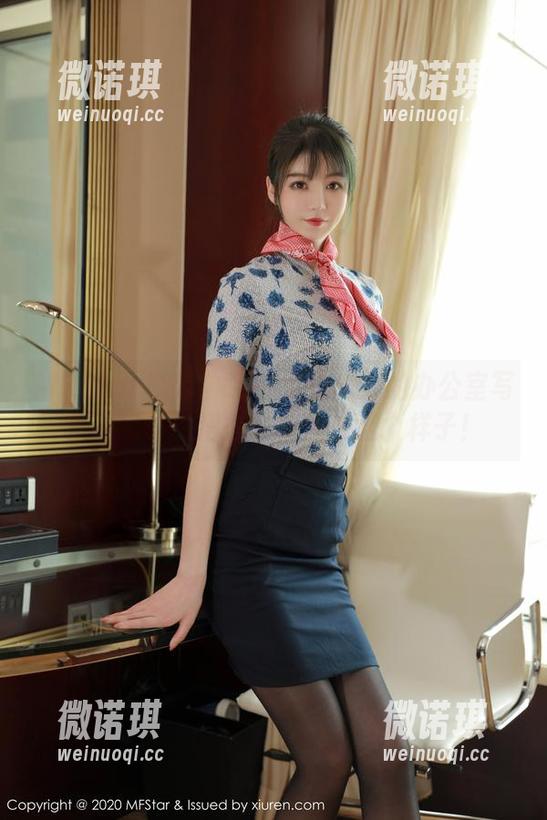 MFStar模范学院 - 电竞唐嫣的办公室写真：我也想把办公桌变成这个样子！
