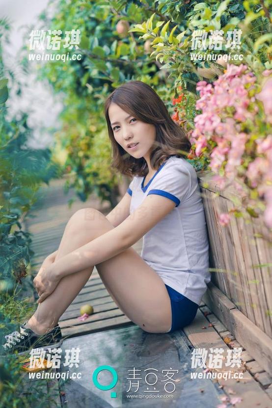 TGOD推女神 - 戴唯一：吊带下的光影，图包中的多重解读