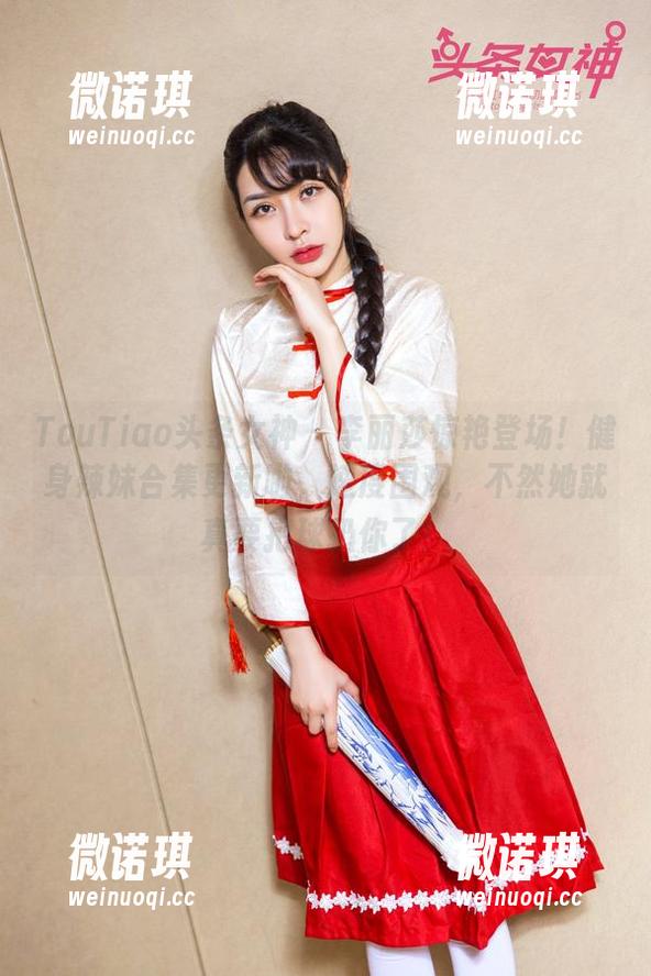 TouTiao头条女神 - 李丽莎惊艳登场！健身辣妹合集更新啦，速度围观，不然她就真要把球扔你了！