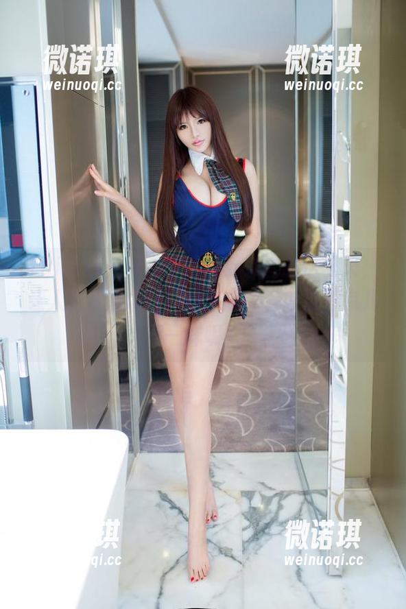 TuiGirl - 何何夕的高清套图趁这夏天，让人不禁想说，“这个姿势，怎么有点儿不一样呢？”