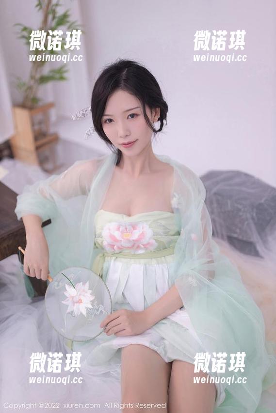 Xiuren秀人网 - 看王馨瑶Yanni短裙的全套图包，真心觉得我可能要买条同款短裙了！