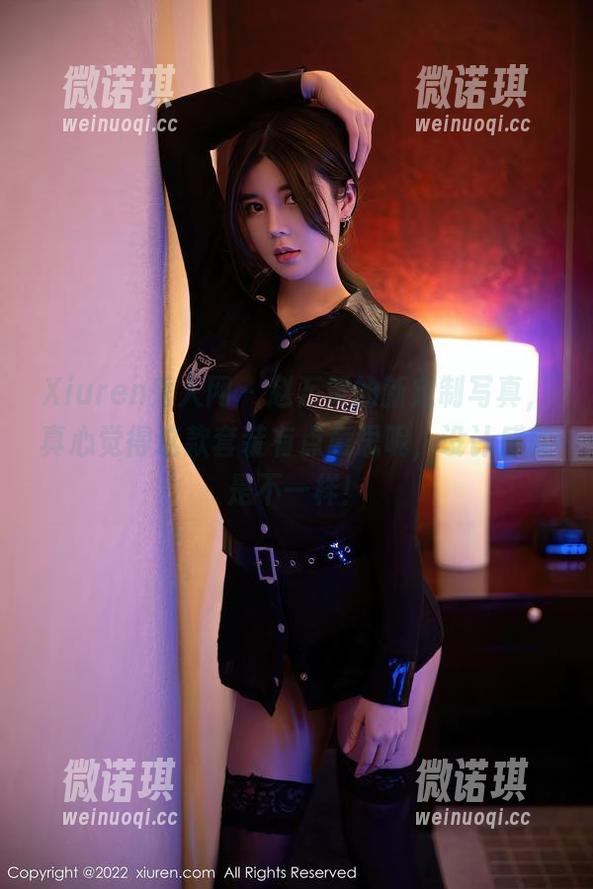 Xiuren秀人网 - 赵万灵的新定制写真，真心觉得这款套装有点意思呢，设计感就是不一样！
