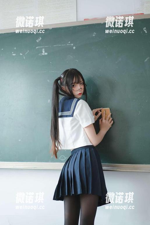 五更百鬼夏天写真精选：夏日微风与阳伞下的她，比冰冷的饮料还要“解渴”。