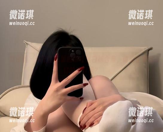 微密圈 - 保守的二舅妈的红丝白袜合集，谁能拒绝这样的美好呢？