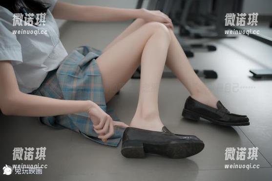 看着兔玩映画KDA阿卡丽的照片，忽然觉得我要重新审视自己……