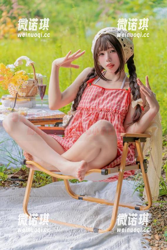 碧蓝档案中的咬一口兔娘，飞鸟马时，她的原图见证了一场小小的冒险！