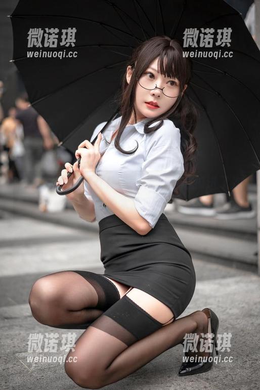 坏露露香宝的女仆选集，不小心掉进了次元的木屋吗？