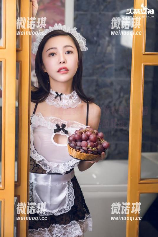 头条女神 - 看着童安琪的连体衣写真，脑子里总是闪现一些奇怪的联想。