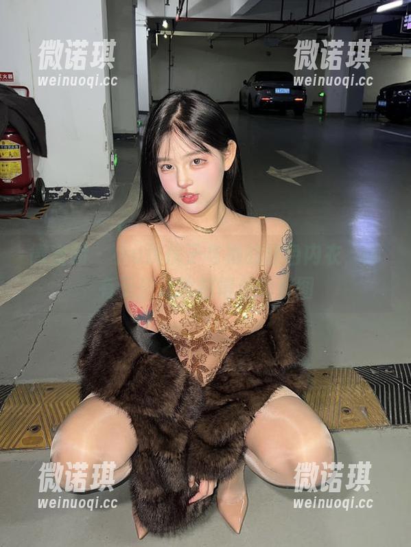 微密圈 - 小u优优子与她的红色内衣，哪有无圣光能挡得住的套图
