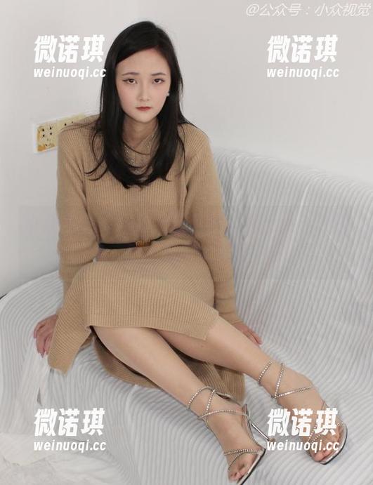 小众视觉 - 米拉灰丝私拍，透出点淡淡的调皮，居然忍不住想要更多！