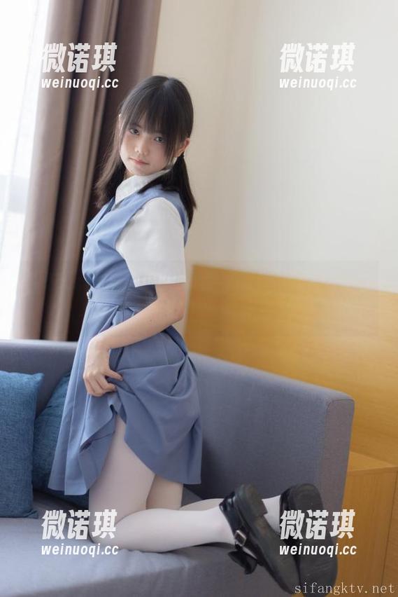 少女秩序邀你翻开白丝球鞋的图册，哦，这搭配！总让人想起童话。