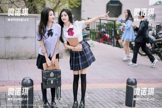 尤蜜荟 - 高清图册：看柴婉艺Averie如何把修女演绎成街拍风。