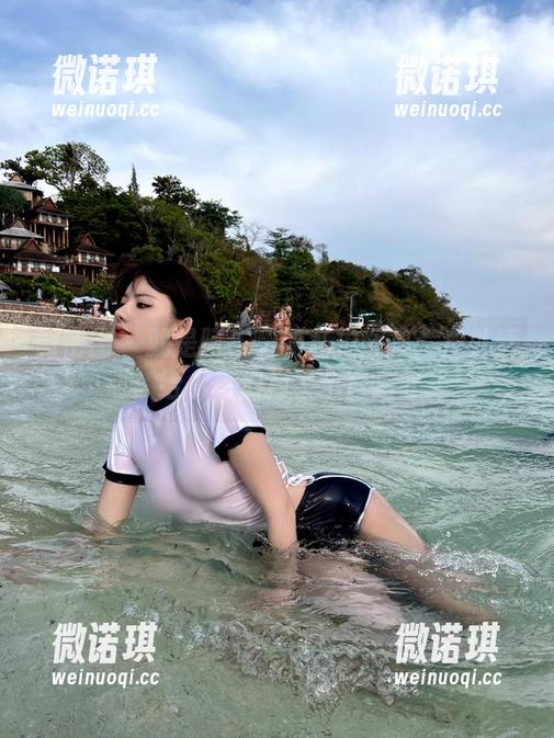 微密圈 - 就是阿朱啊的私拍图集：户外活动，给小鸟们扫了个盲盒吖！