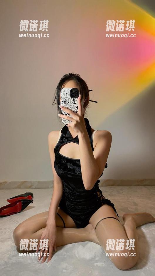 徐绾绾yyyy 微密圈 - 一不小心,看到徐绾绾yyyy的睡衣写真,眼前这个影像真的有些心神荡漾...