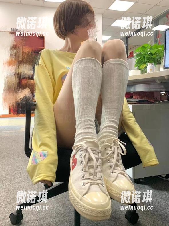 无敌哒小姨妈 微密圈 - 无敌哒小姨妈的黑丝图册:那个谁在看的时候喷了咖啡!