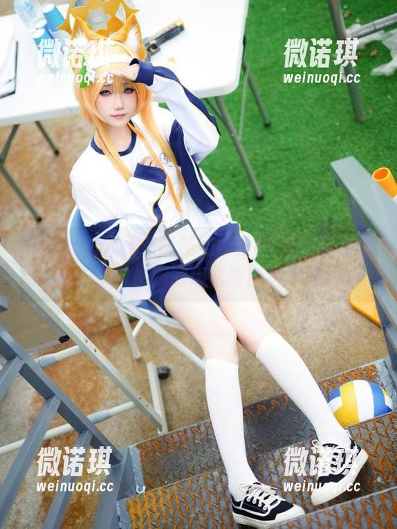 工作效率翻倍？晓美妈黑丝OL套装新作更新：偶尔偷懒的怎么能给我打分？