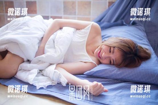 果团网 - 高清抓拍：Miss琪居然能把天台变得如此吸引，但实在是不知该看哪里。