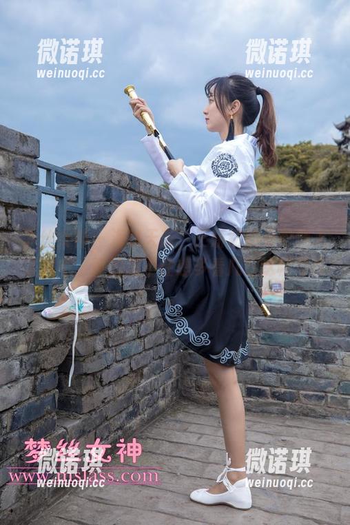 梦丝女神 - 海碧天蓝，王娇娇的身影融入了其中，真的忍不住想多看几眼这幅写真。