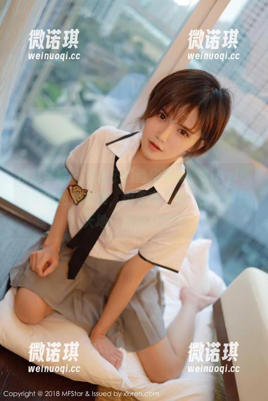 模范学院 - 白裙子的俏皮表演：SiByl李思宁的图片合集，用姿态“劈”出一片新天地！谁能抵挡？
