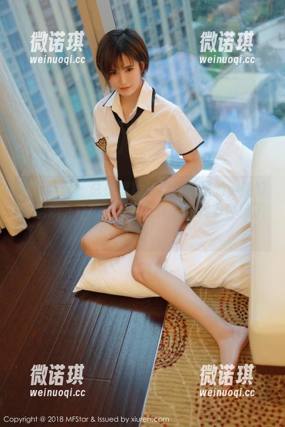 模范学院 - 总是想找轻盈日常里的小美好，唐琪儿il那一套白裙终究让我多停留了几秒。