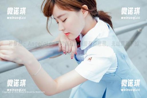波萝社 - AngelaLee李玲展现的可爱有点意思，光线飘渺下的图包无比诱惑。