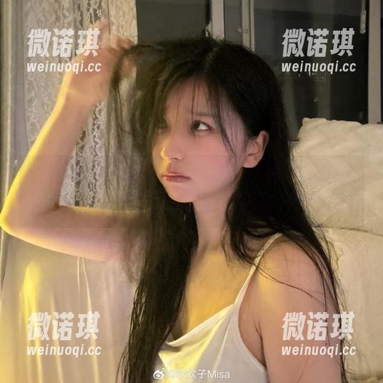 特软儿Sona白衬衫图集，你确定不想学习一下这穿搭的小心机？