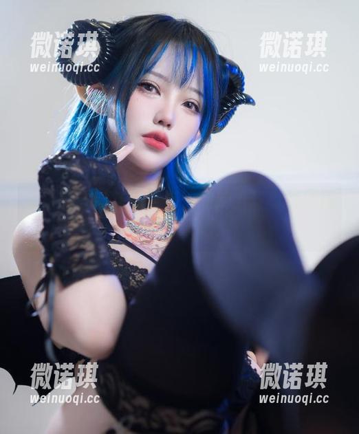 瓷白的衣服与狐洛洛子的护士写真集原图，来一发吧！