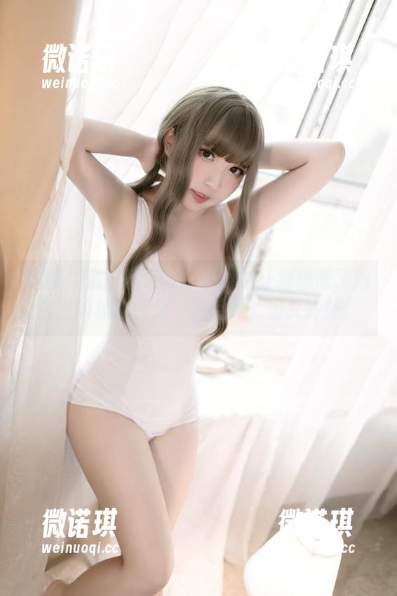 原图：猫田圣奈奈的白衬衫让我想起了阳台上的植物气息…有点野，但又冷静。