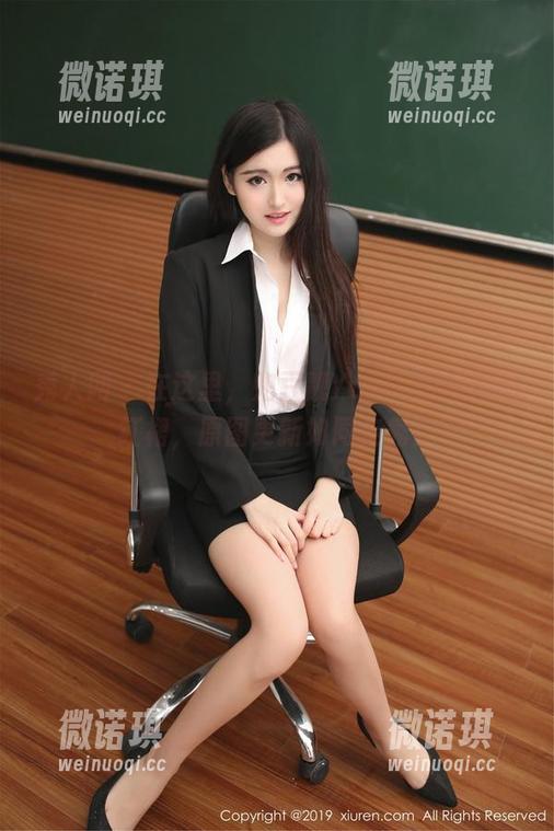 秀人网-兜豆靓Youlina 秀人网 - 在这里,兜豆靓Youlina和她的红裙,原图更新如同走秀!