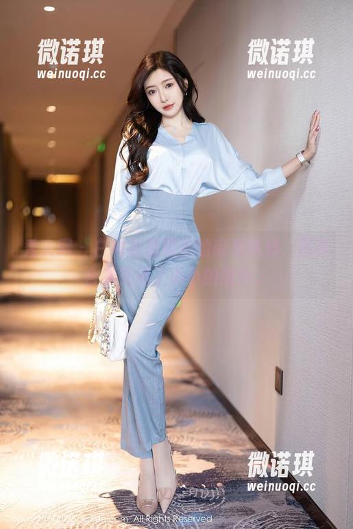 秀人网 - 白衬衫里藏着的南初妹妹，写真合集充满了小小的意外。