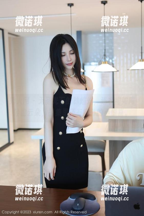 秀人网 - 无圣光下的林煊煊，连衣裙如同轻盈云朵，图集里还有意外的小惊喜。