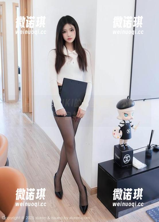 秀人网 - 芭比KIKI的校园美图，不怕球场丢，自拍不离手！