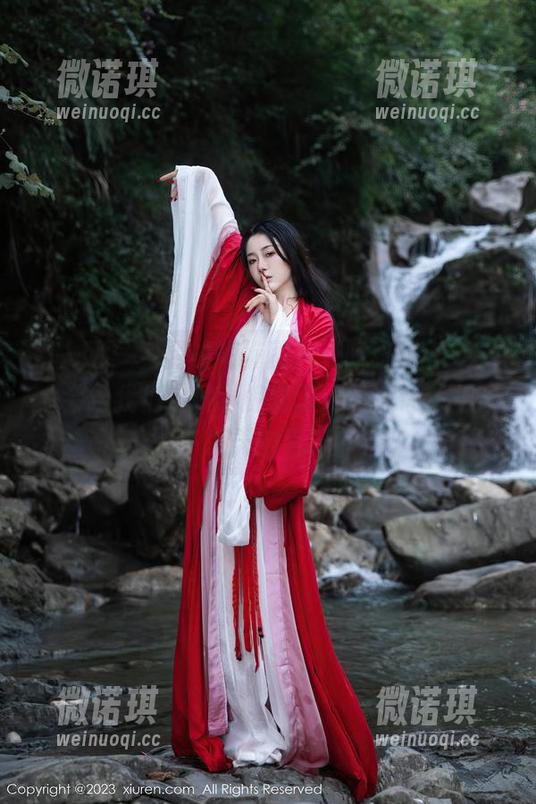 秀人网-陈雅漫VICKY 秀人网 - 免费的短裤图片,陈雅漫VICKY太会给我们这种小惊喜了,简直让我想起了夏天的气乐。