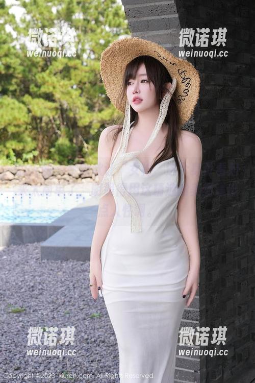 秀人网 - 黎秋秋让“女神”这个身份看起来太简单了，明明得用这精选的美图逼出点人性啊。