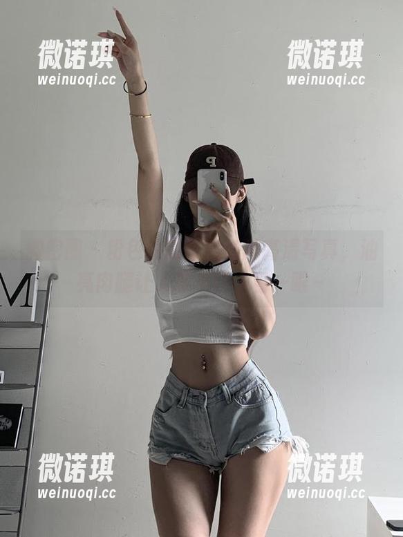 微密圈 - 粉色的猪陈佩奇的高清写真，油亮肉腿让人忍不住多看一眼～