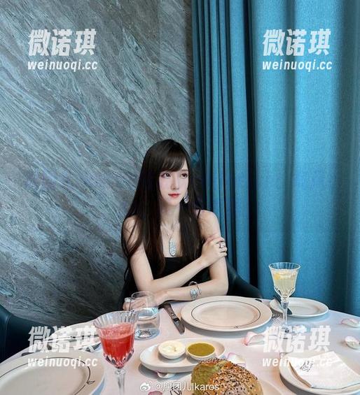 腐团儿Ikaros的舰队colletion：岛风cos，风一直吹啊