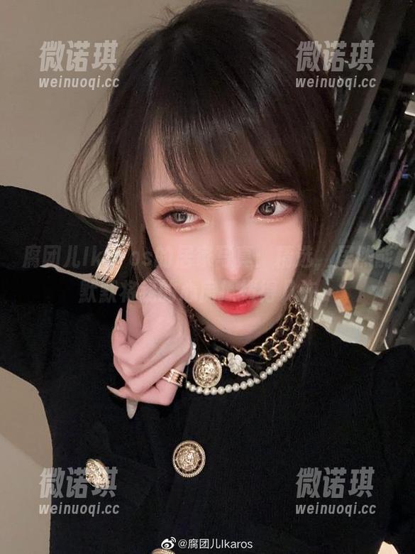 腐团儿Ikaros的居家写真：精选，居然能默默将我的心房撩拨得几许。