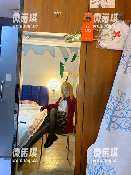 芋圆侑子的高清作品，金毛不良JK，每一张都让我有种“我可是个坏女孩”错觉。