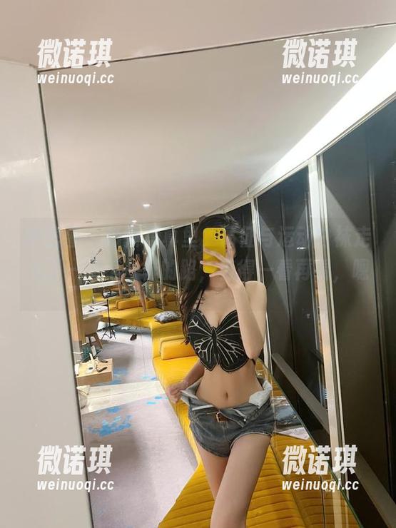微密圈 - 最新写真里，葛征与运动白袜走出了一条不一样的路，值得一看再看，嗯。
