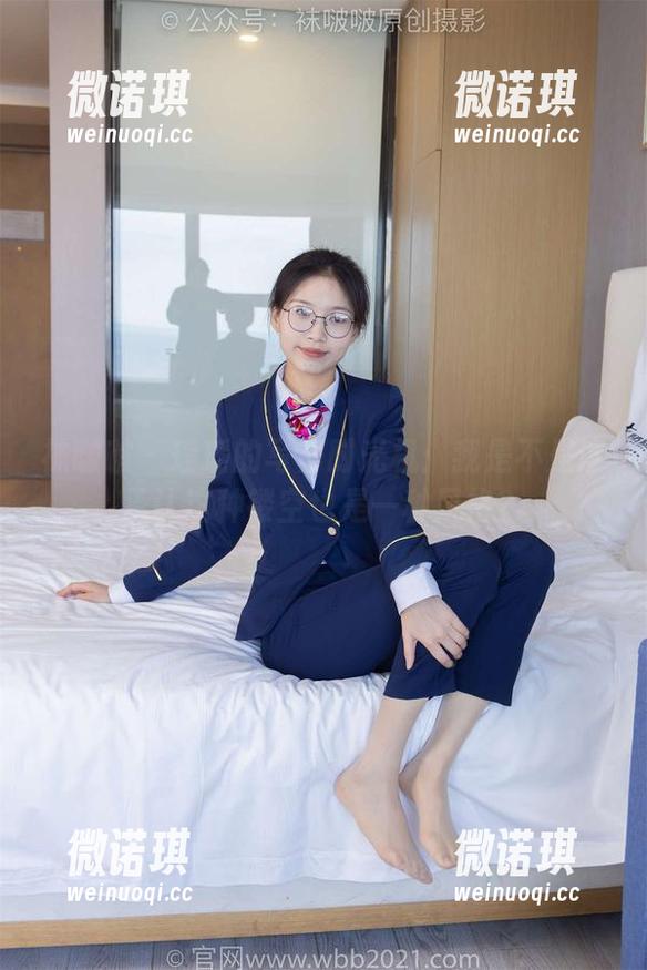袜啵啵 - 瑶瑶的写真时光机：我是不是该承认这种镂空也是一种风格？