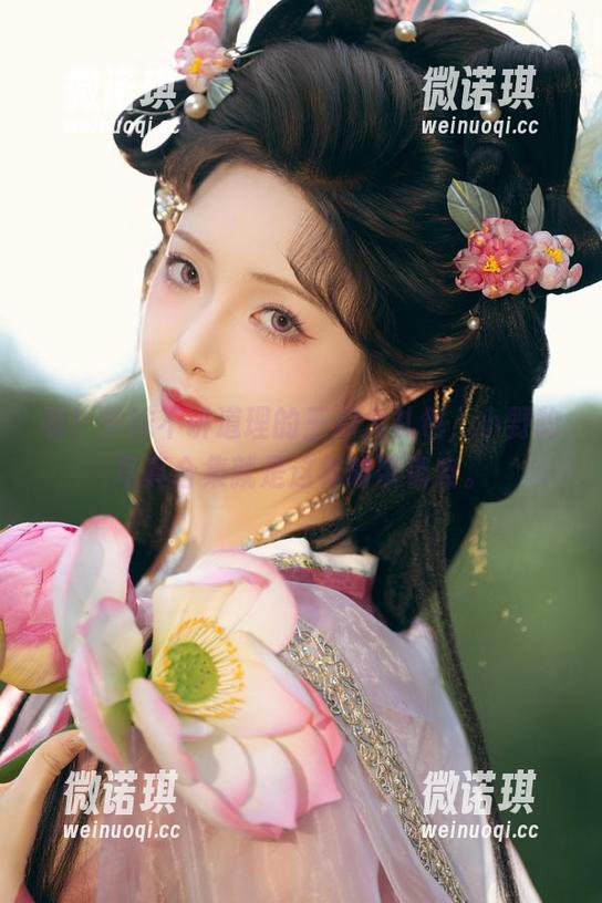 看！雯妹不讲道理的三月大礼包，小野豹写真合集就是这样略带俏皮。