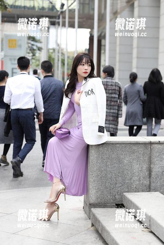 魔镜街拍 - 艾小青的无圣光写真，让短裙和肉丝的碰撞在这里疯狂上演——真的是有点意思呢。